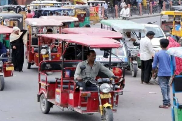 Jaipur Municipal Corporation Sets Parking Spaces for E-Rickshaws Amid Rising Numbers